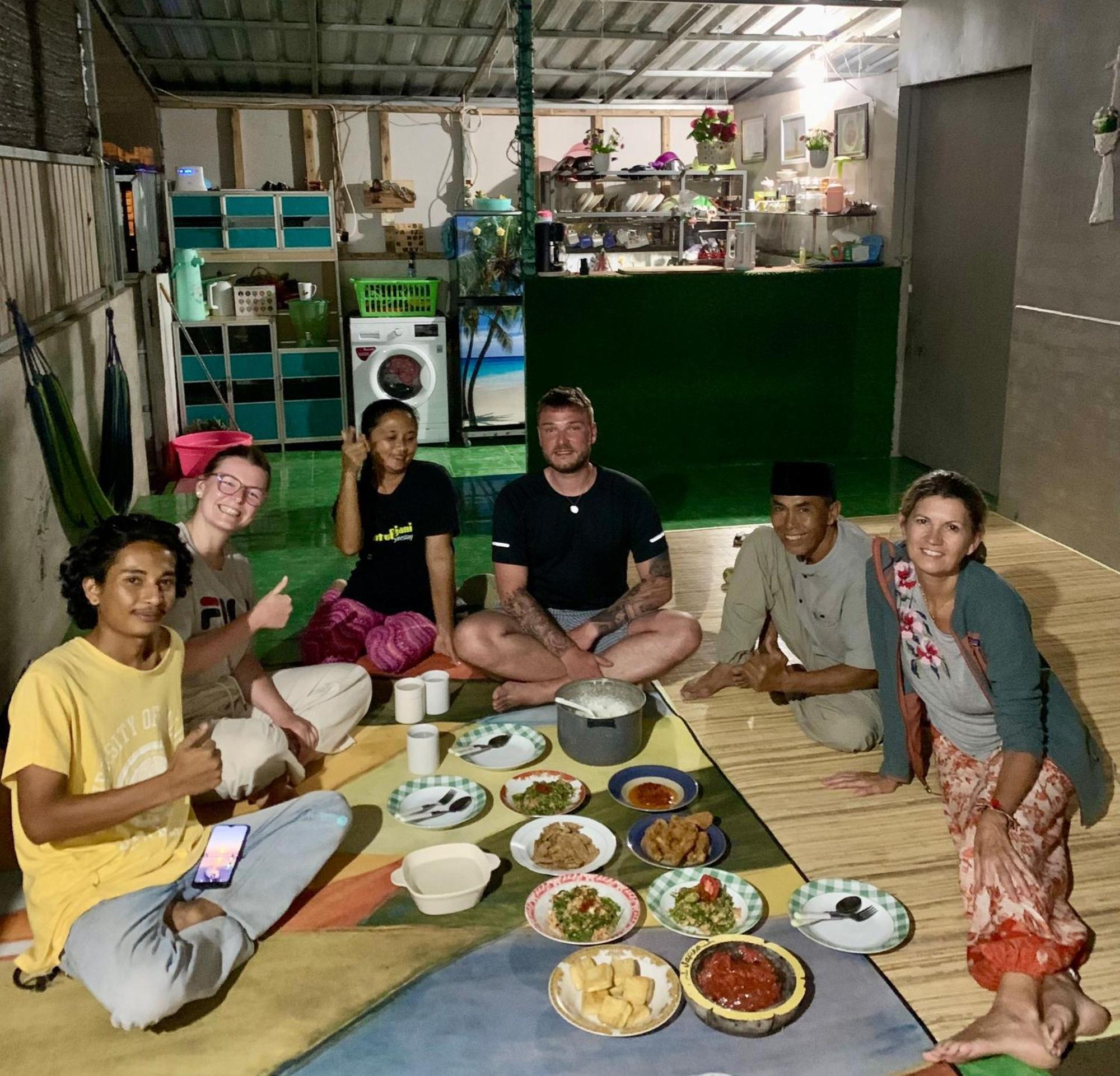 Selong Raturinjani Homestay מראה חיצוני תמונה
