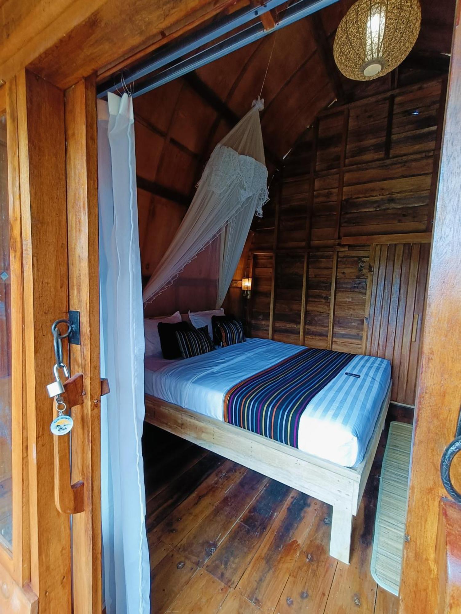 Selong Raturinjani Homestay מראה חיצוני תמונה